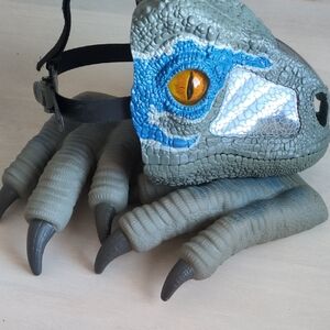Jurassic World Dinosaur Mask and Claws Set - ROAR SOUND